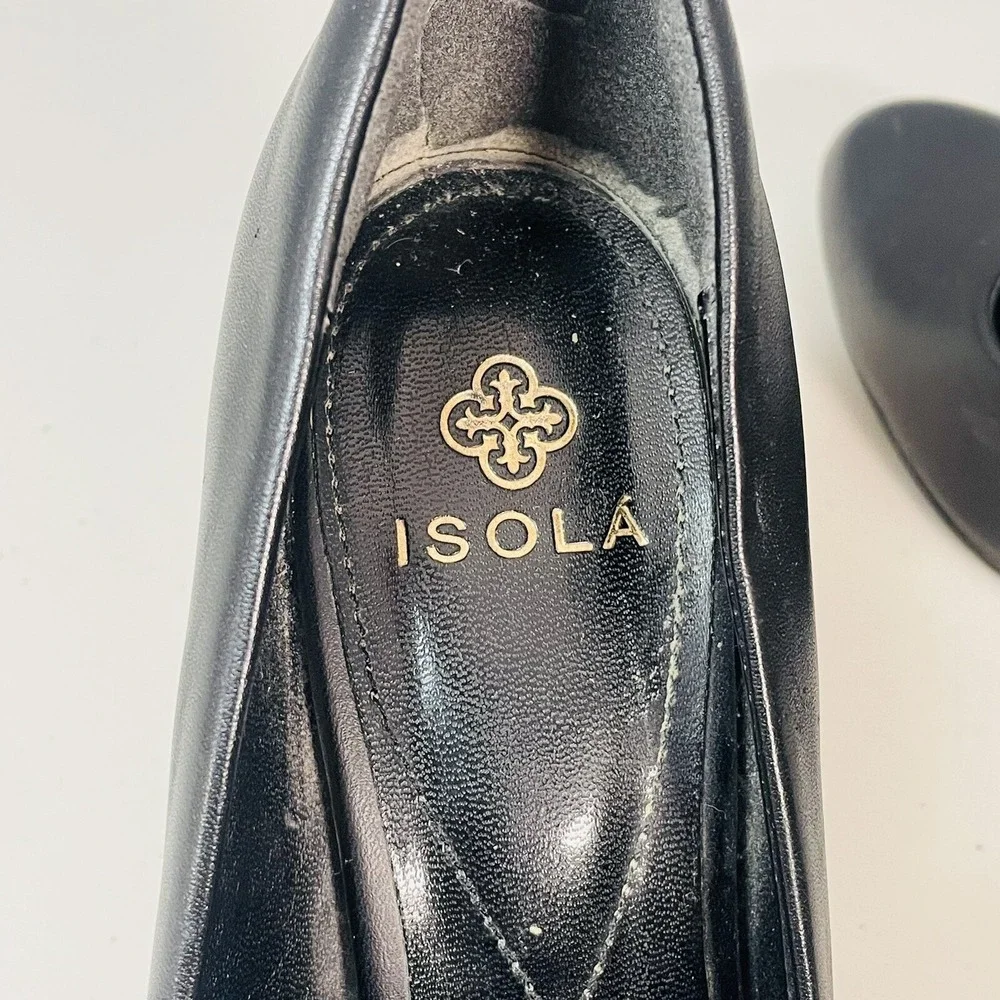 Isola 9M Black Wooden Stacked Block Heel Round Toe Classic Pumps City Minimalist
